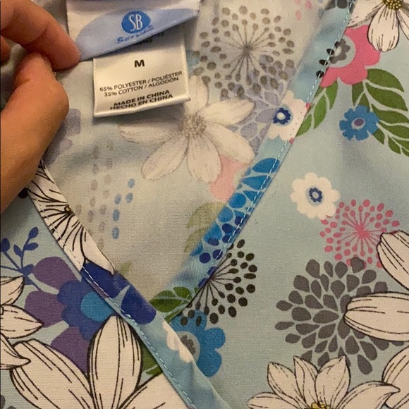 Scrub top - Picture 2 of 2